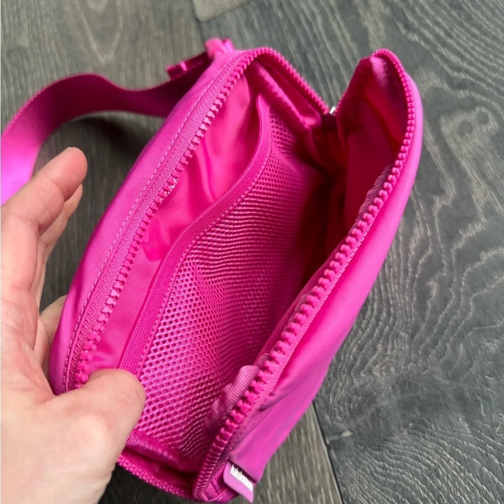 Lululemon Everywhere Belt Bag 1L in Sonic Pink